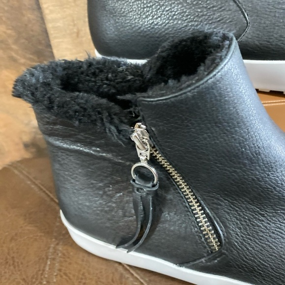 Rebecca Minkoff Women's Shelly Sneaker Boot Size 7.5 Black Leather Zip Faux Fur - Picture 3 of 13
